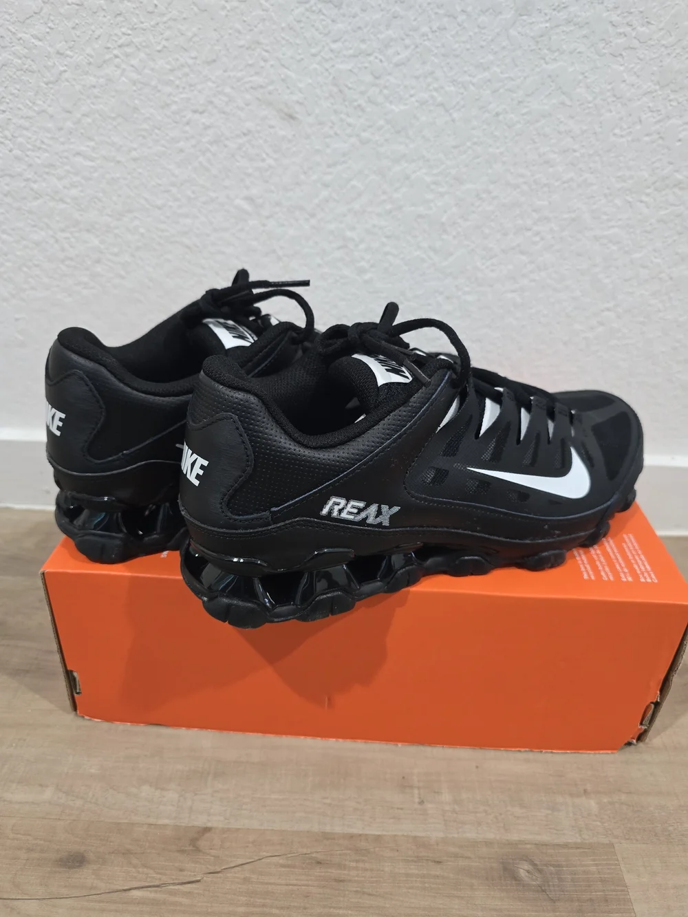 Nike sleek black